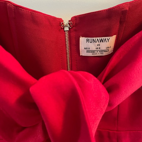 Red keyhole dress - Picture 5 of 5